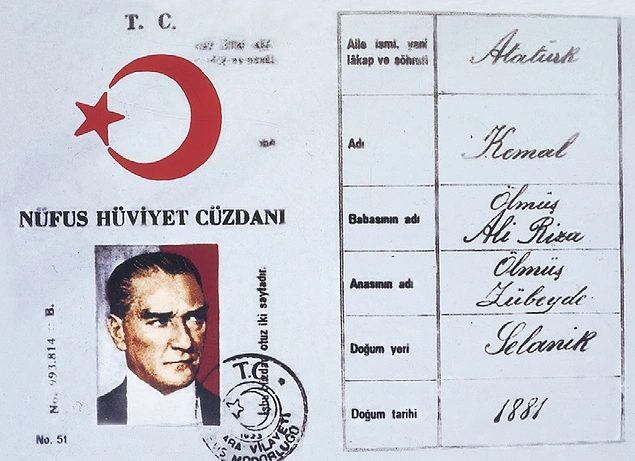 Nüfus kütük numarası 19'du. Nüfus cüzdanı numarası ise 19'un katı olan 993814 sayısıdır.