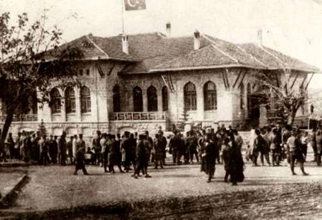 İlk Büyük Millet Meclisindeki sıra numarası 19'du.