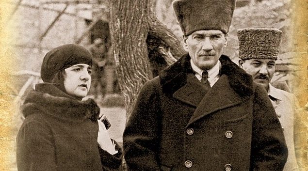 Latife Hanım ile olan evliliği 19'un katı olan 912 gün sürdü.
